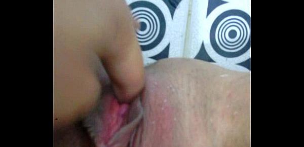  UNA MASTURBACION VAGINAL Y ANAL DE MI AMIGA